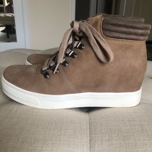 MADELINE CASUAL BOOTIE  SIZE: 8.5